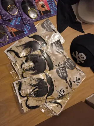 4 Pack Disfraz Pirata: Gorro, Parche y Barba