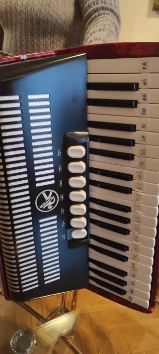 Acordeón Hohner Bravo III 80 Rojo