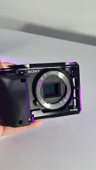 Sony a6400 + Objetivo + Smallrig