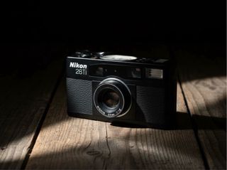 Nikon 28Ti - Câmera Compacta Premium