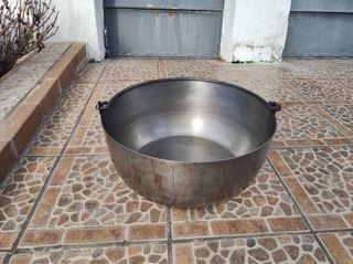 Caldero de acero con asa