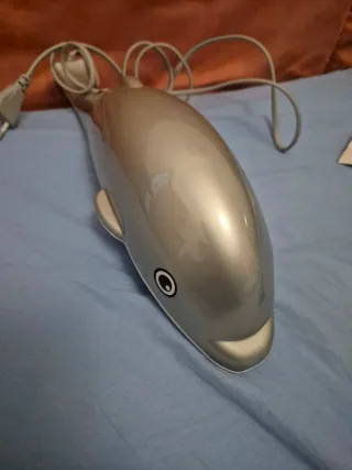 Massaggiatore a infrarossi a forma di delfino