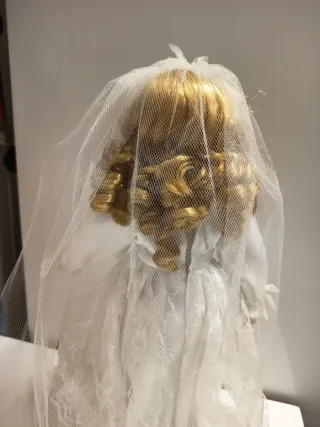 Muñeca antigua  vestida de novia