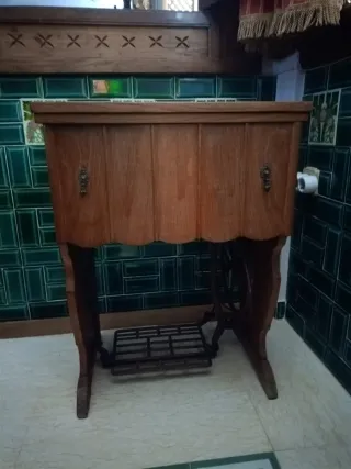 Máquina de coser Refrey Antigua