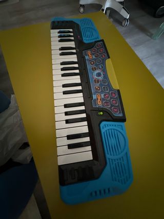 Piano de juguete infantil
