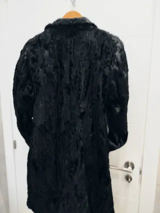 Abrigo negro elegante poco usado