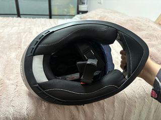 Casco de moto negro mate