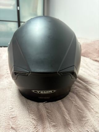 Casco de moto negro mate