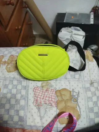 Riñonera amarilla neón acolchada