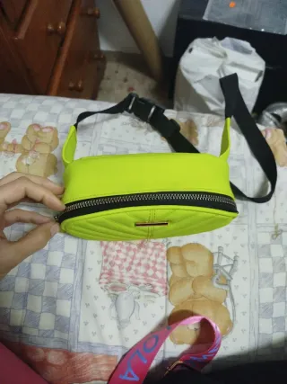 Riñonera amarilla neón acolchada