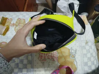 Riñonera amarilla neón acolchada