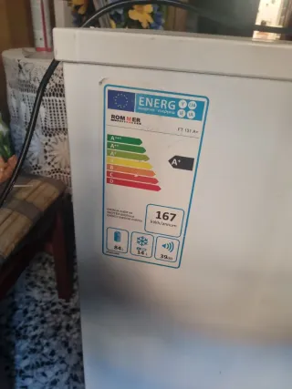 Nevera pequeña blanca