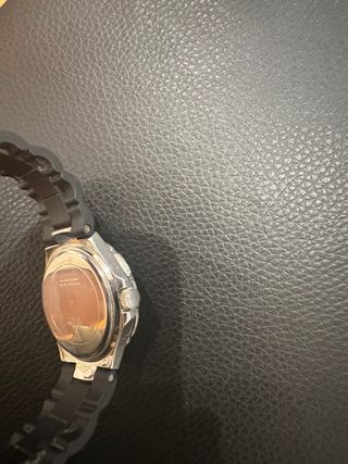 Reloj Guess Plateado con Bisel Brillante