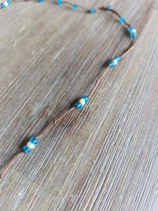 Collana filo perline blu e beige