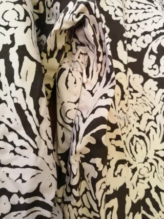 Blusa estampada beige y marrón