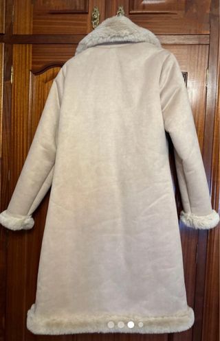 Abrigo largo peluche beige