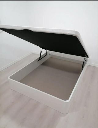 Canapé de tela azul y blanco