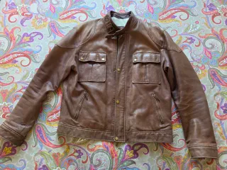 Cazadora de Piel Marrón. Talla 52