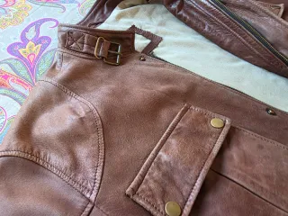 Cazadora de Piel Marrón. Talla 52