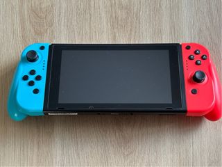Nintendo Switch + Mario Kart 8 Deluxe + Accesorios
