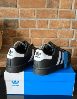 Adidas Superstar Preto e Branco