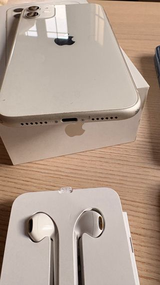 iPhone 11 256GB Blanco + Auriculares y 3 Fundas