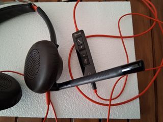 Auriculares Poly con Micrófono Plantronics
