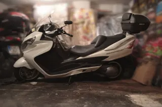 Suzuki Burgman 400 ABS Maxi Scooter