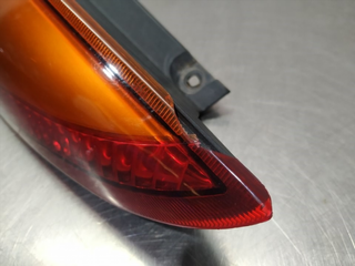 PILOTO TRASERO DERECHO NISSAN ALMERA TINO (V10M)