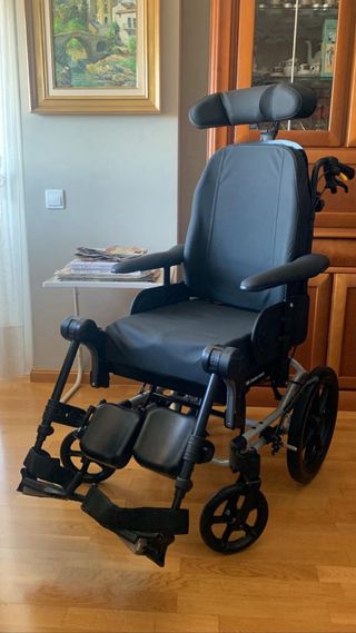 Silla de ruedas basculante reclinable