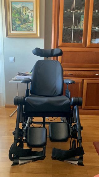 Silla de ruedas basculante reclinable