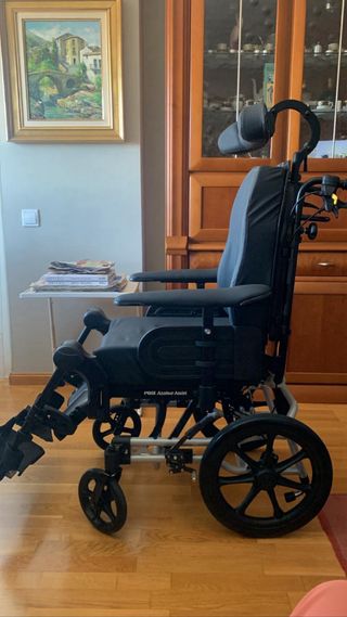 Silla de ruedas basculante reclinable