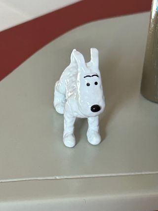 Figura de Tintín y Milú en el Lejano Oriente