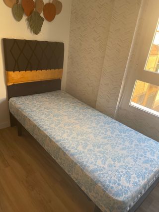Cama individual con colchón y cabecero