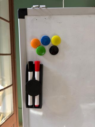 Pizarra magnética blanca y multicolor