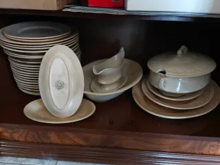 Vajilla antigua de cerámica