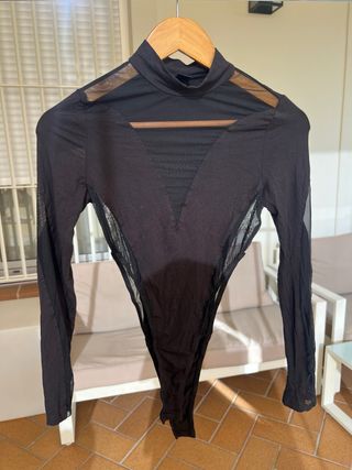 Body negro cuello alto mangas largas