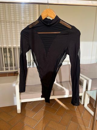 Body negro cuello alto mangas largas
