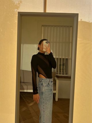 Body negro cuello alto mangas largas