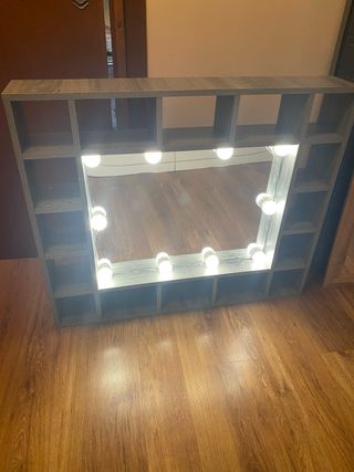 Tocador con espejo y luces