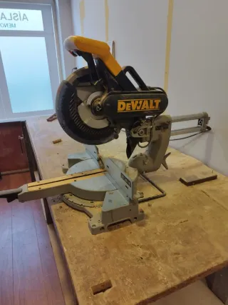 Ingletadora telescópica DeWalt