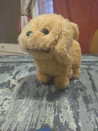 Perrito peluche camina y ladra