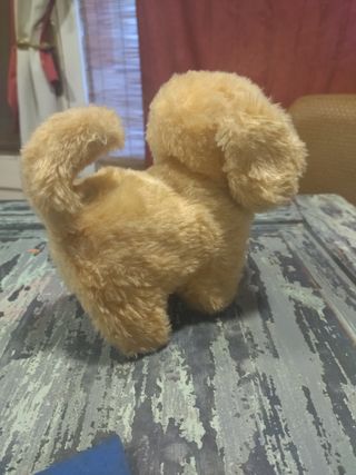 Perrito peluche camina y ladra