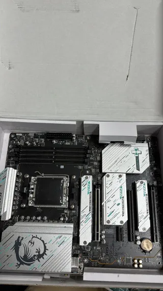 MSI B650M GAMING PLUS WIFI Placa Base