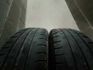 Llantas Ford de 15 pulgadas con tapacubos