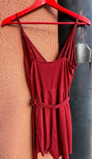 Mono corto cruzado con cinturón