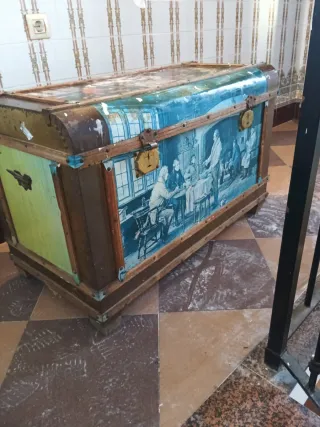 Baúl antiguo decorado