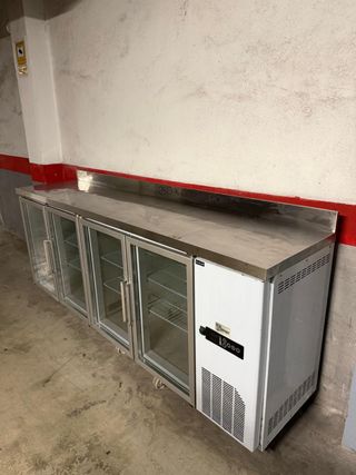 Bajo mostrador expositora cristal 250x60x100