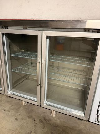 Bajo mostrador expositora cristal 250x60x100