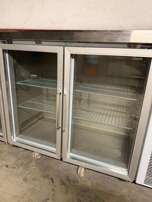 Bajo mostrador expositora cristal 250x60x100